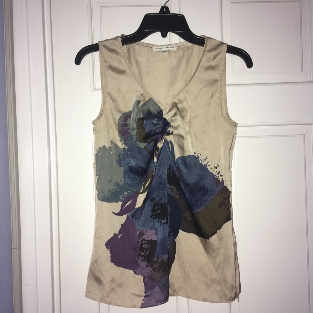 Banana Republic tan sleeveless shirt blue flower
